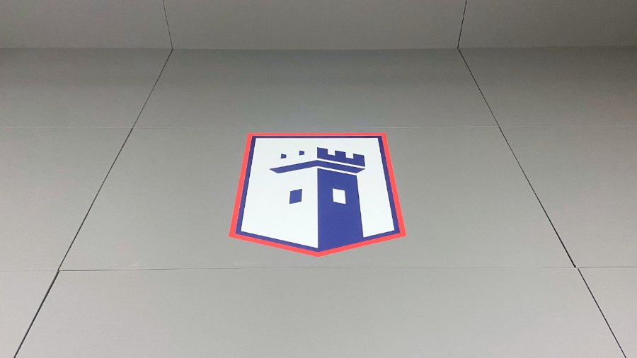 New warm-up mats with the league crest